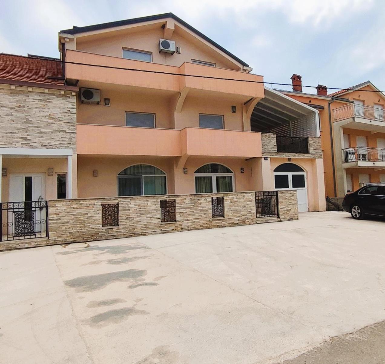 Apartments Ema Ivanica Exterior foto